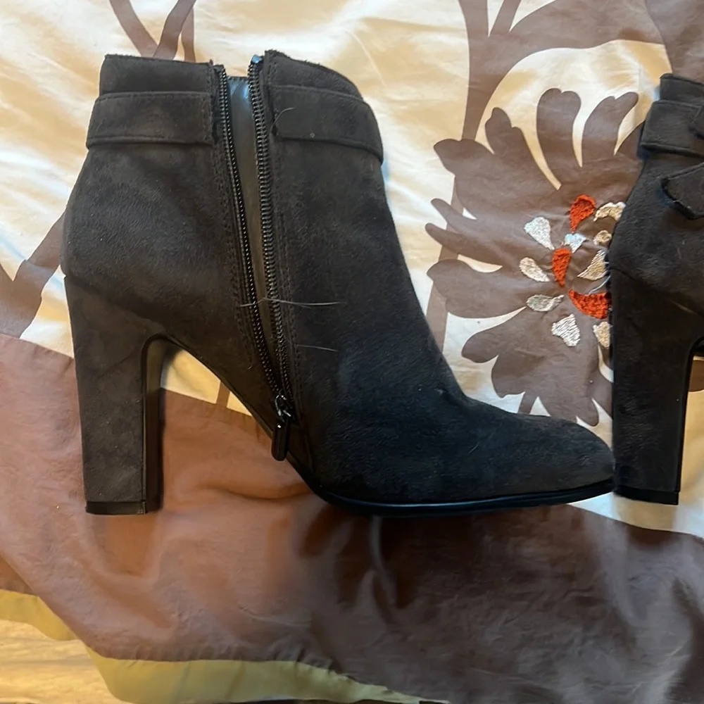 Gray ankle high heel boots with bow Impo - Picture 3 of 6